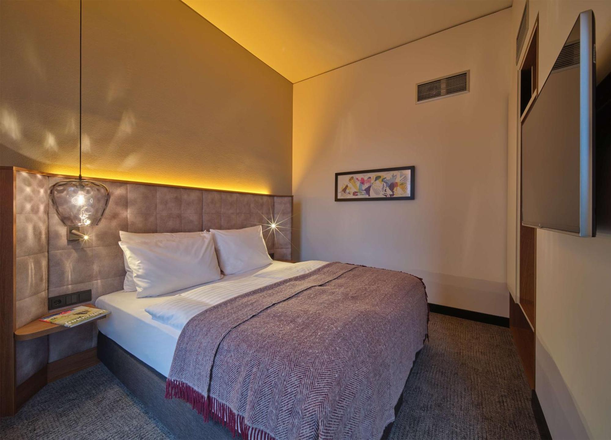 One-Bedroom Apartment,1403469986:JPEG